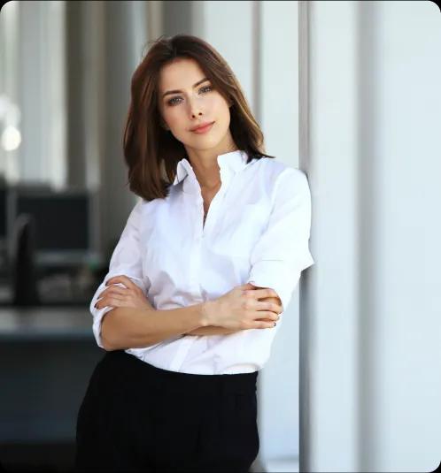 A women standing in a wall